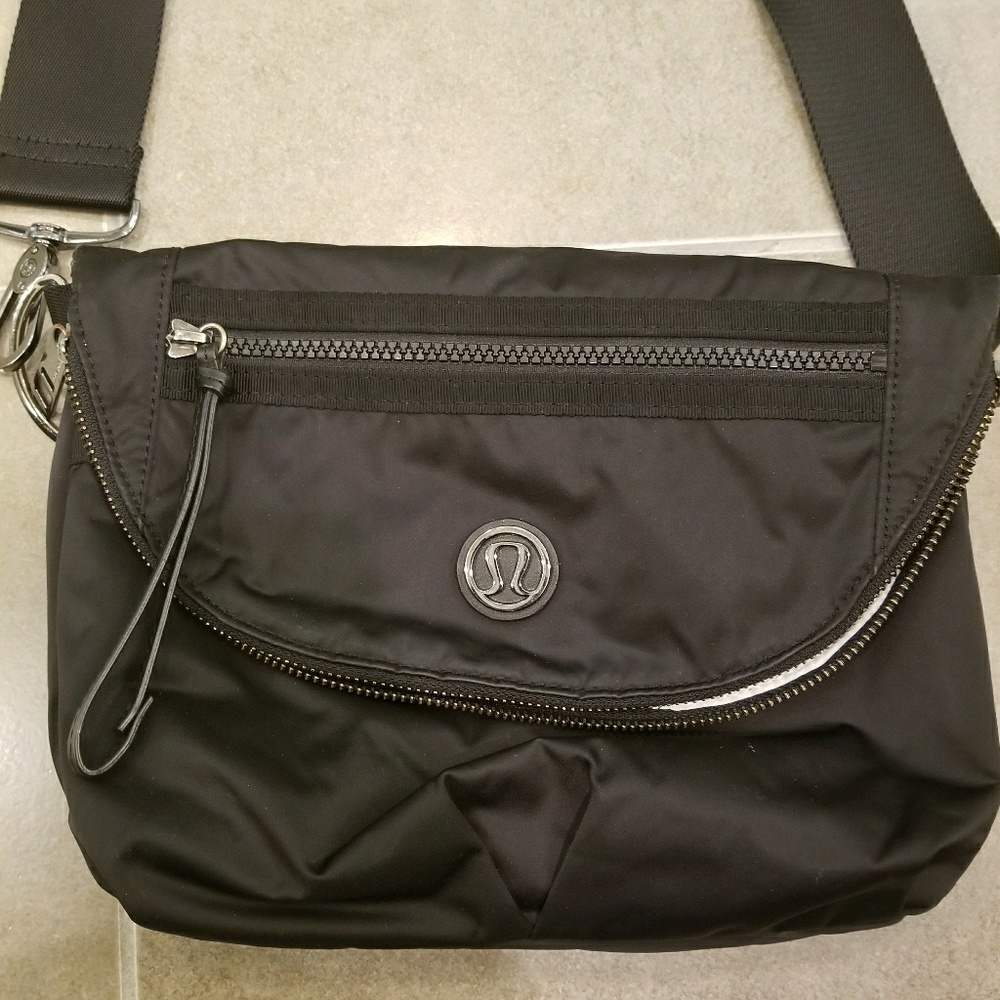 Lululemon festival bag